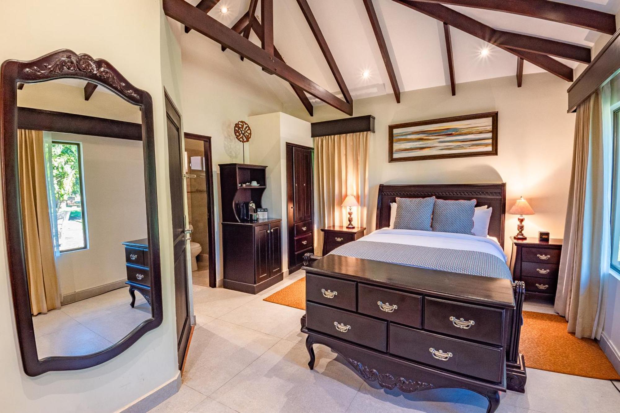 Sunset Del Mar Beach Resort Эстерильос-Эсте Экстерьер фото