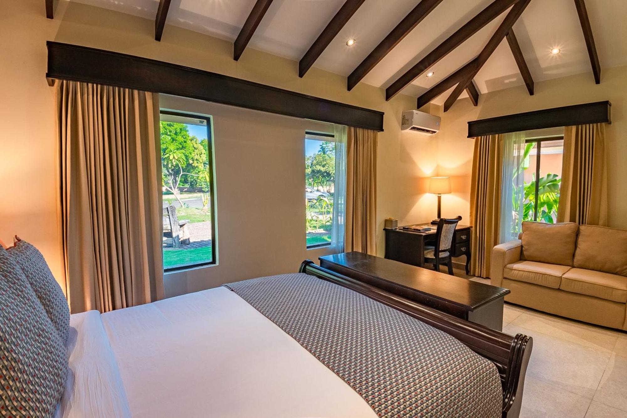 Sunset Del Mar Beach Resort Эстерильос-Эсте Экстерьер фото
