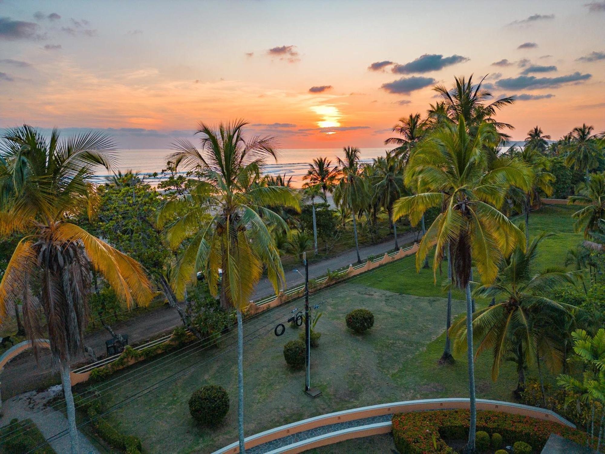 Sunset Del Mar Beach Resort Эстерильос-Эсте Экстерьер фото
