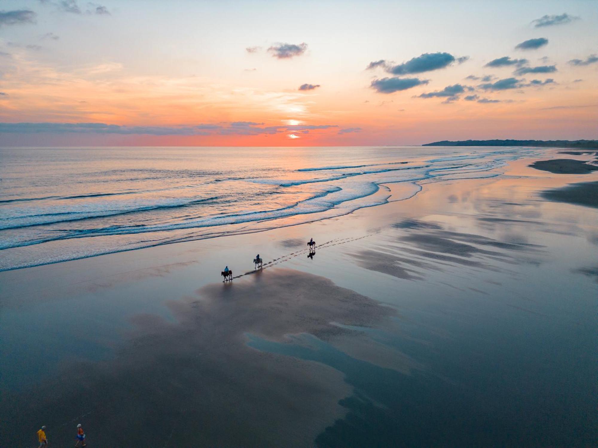 Sunset Del Mar Beach Resort Эстерильос-Эсте Экстерьер фото