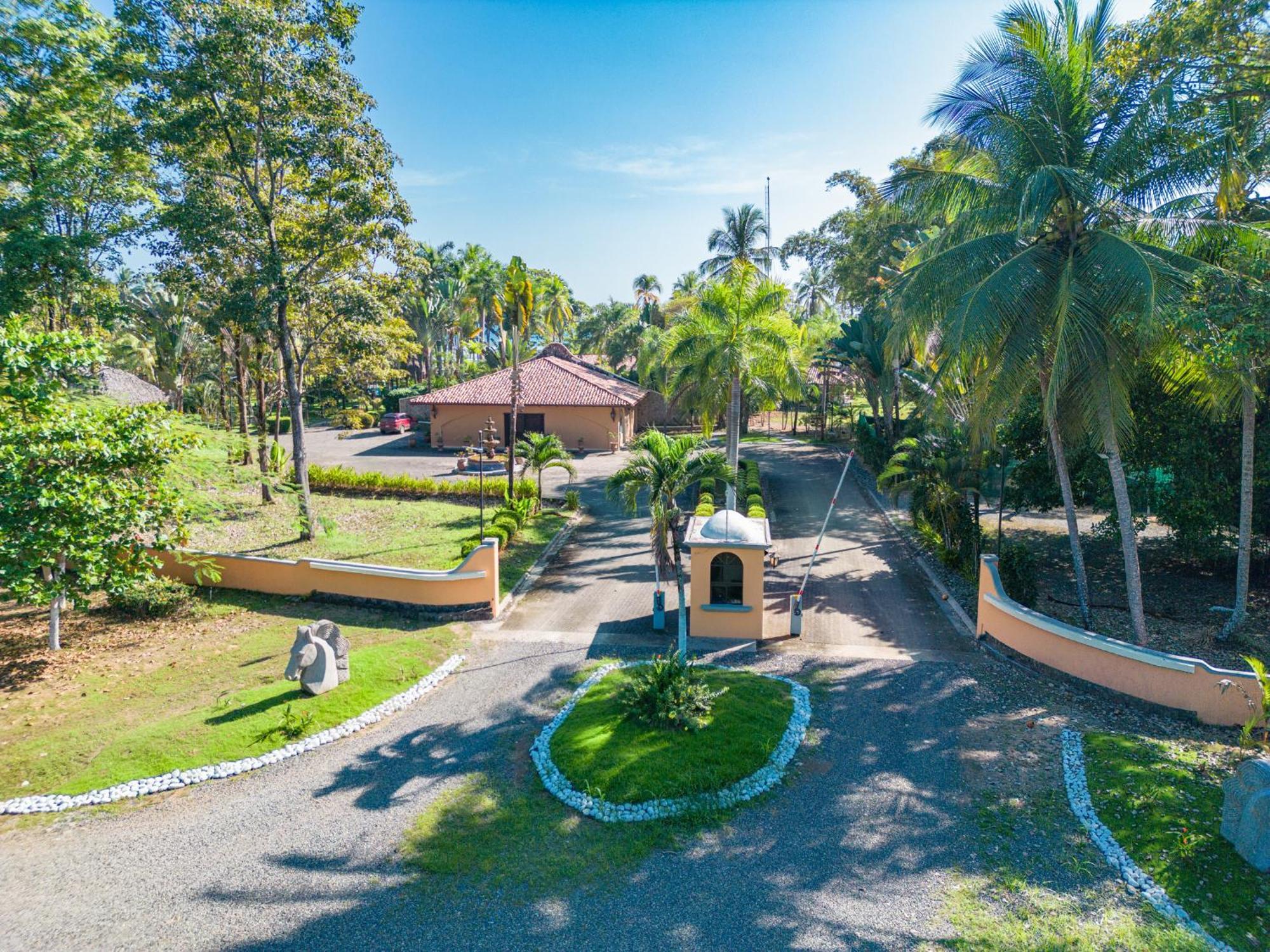 Sunset Del Mar Beach Resort Эстерильос-Эсте Экстерьер фото